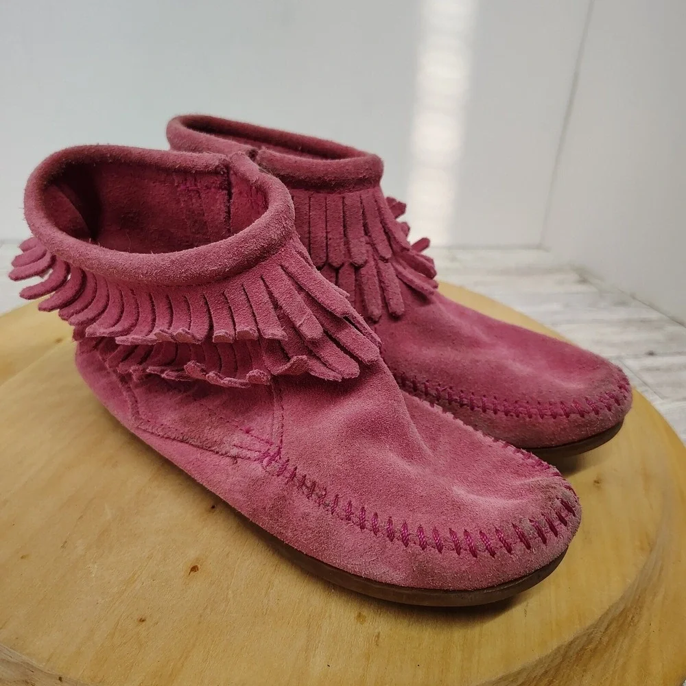Girls Minnetonka Fringe Boots Pink Suede Youth Size 2 Double Fringe‎ Ankle